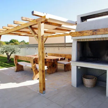 Villa Brand New Near Svetvincenat *
